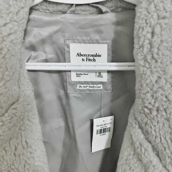 NWT Abercrombie & Fitch Grey Faux Fur The A&F Teddy Coat - Picture 8 of 9